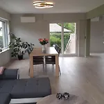 't Zonneroosje Semesterbostad *